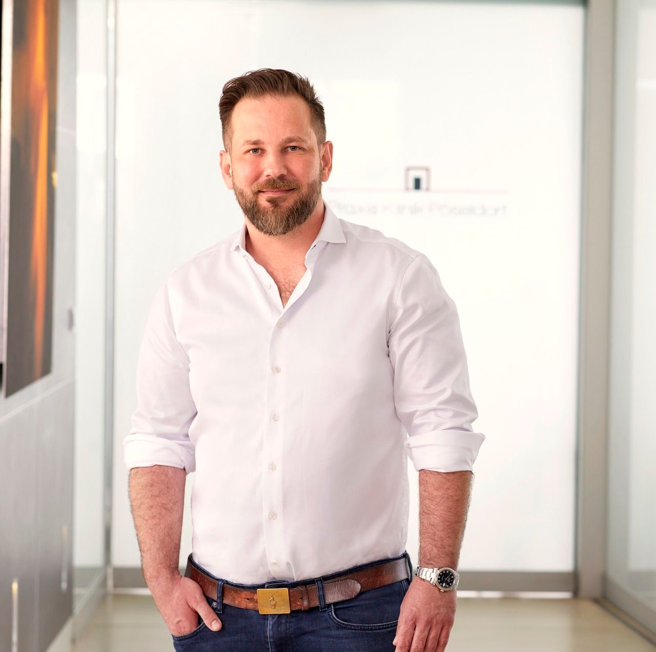 Porträt von Dr. med. Marcin Specht, Facharzt für Plastische und Ästhetische Chirurgie der Praxis Klinik Pöseldorf
